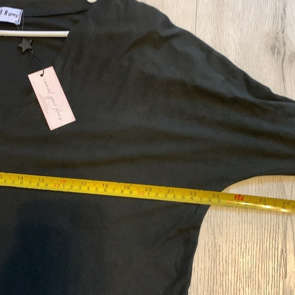 Mason grey long sleeves t‎ shirt v neck NWT size M black solid soft - Picture 7 of 8